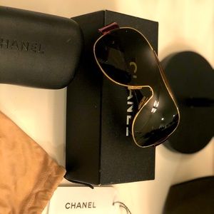 Chanel sunglasses 4136 c125/73 euc